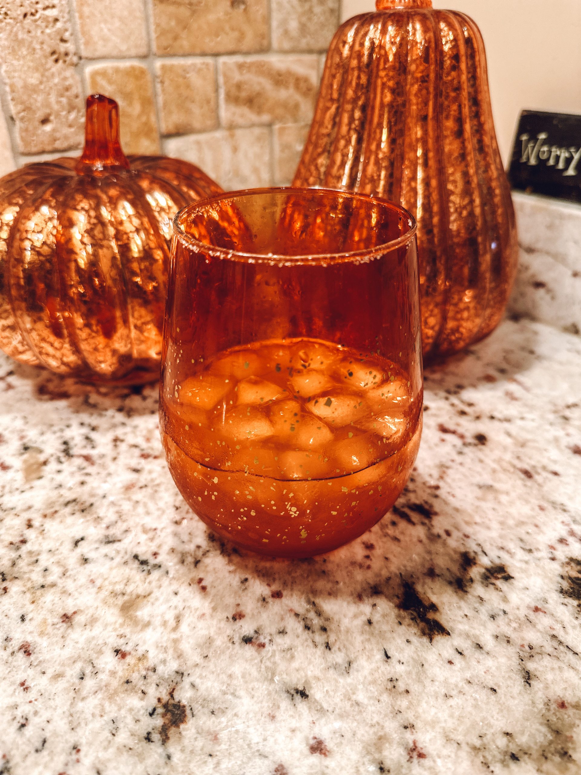 Crisp and refreshing Thanksgiving cocktail you need to make!